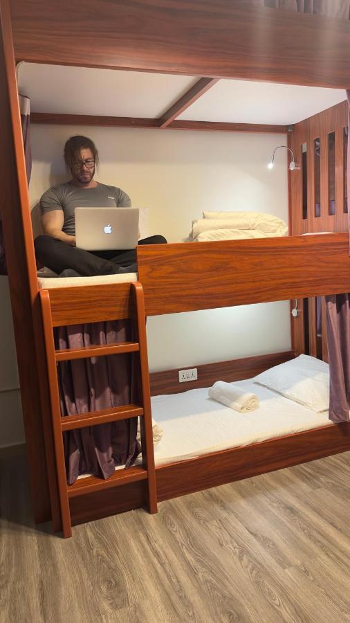 Business Backpackers Jbr Hostel Dubai Buitenkant foto